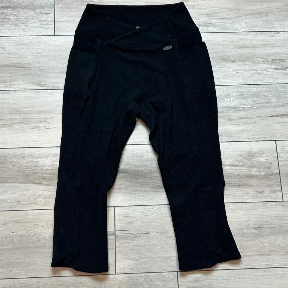 GymShark black knit cropped leggings size medium